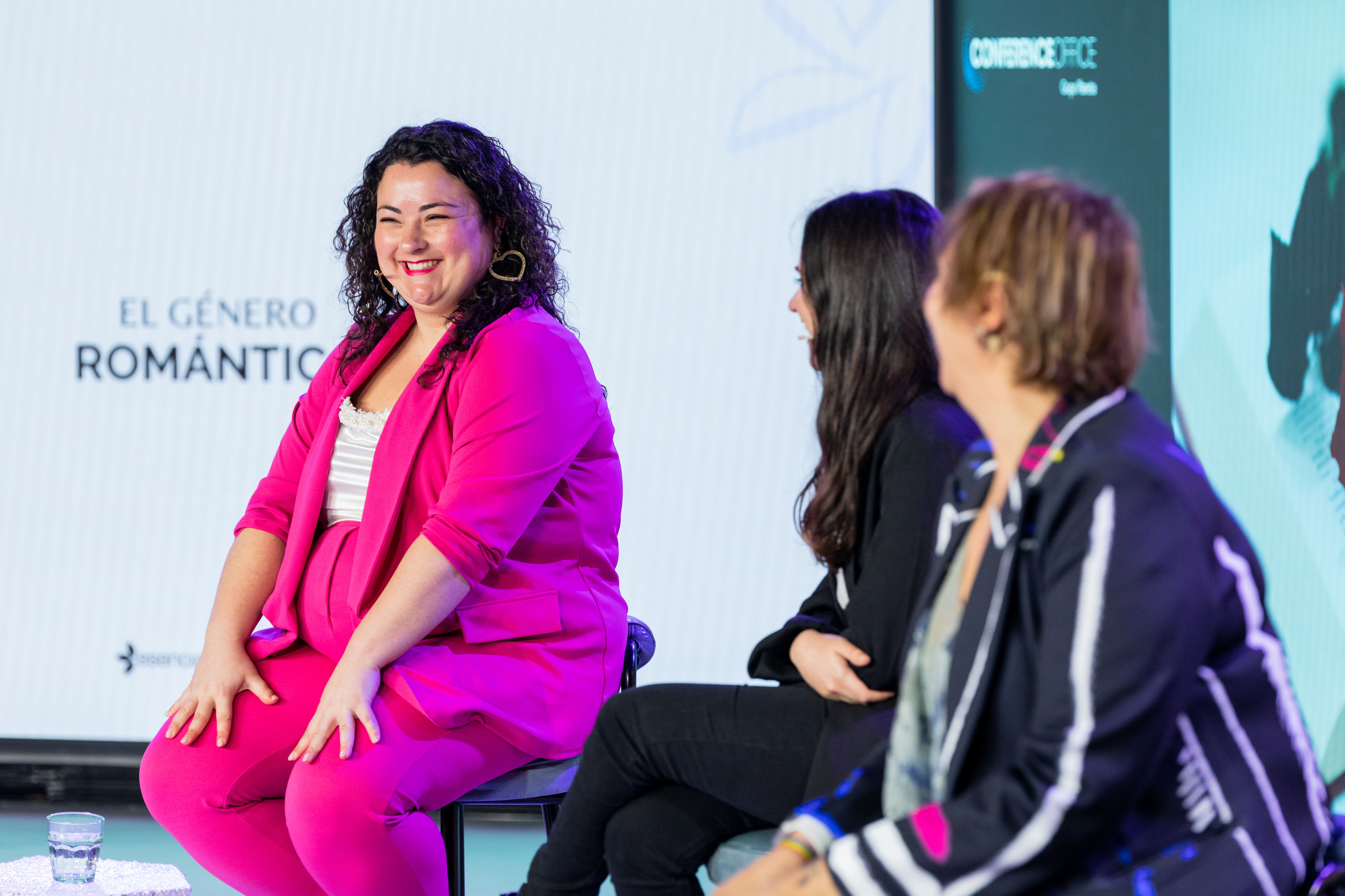 Adentrandonos en la novela romantica Conference Office x Casa Seat