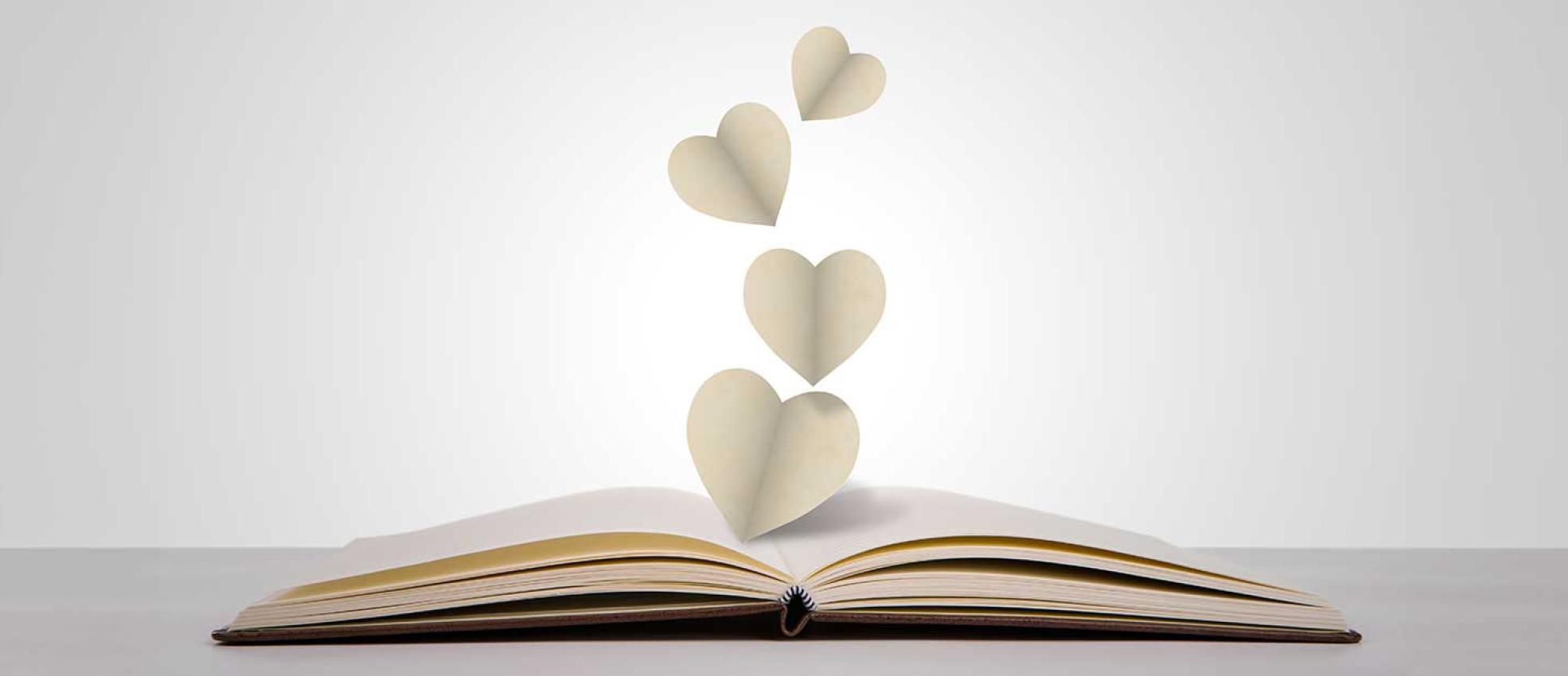 libro y corazones