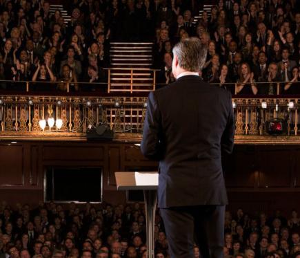 Necesito contratar a un conferenciante