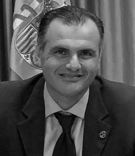 Contrata a Rafael Ravina Ripoll