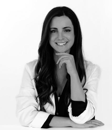 Dra-Lorena-Serrano-_conference_office